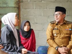 Bupati Tanah Datar Melayat ke Rumah Duka Almarhumah Cinta Novita Sari