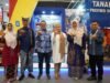 Bupati Tanah Datar Kunjungi Stand Pemkab pada Apkasi Otonomi Expo 2025