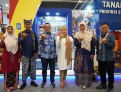 Bupati Tanah Datar Kunjungi Stand Pemkab pada Apkasi Otonomi Expo 2025