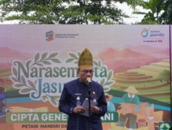 Pemko Padang Dorong Petani Milenial Inovatif, Jasindo Serahkan Bantuan Pertanian