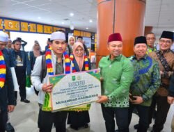 Harumkan Nama Daerah, Kafilah Riau Juara STQH Nasional Disambut Haru di Bandara SSK II Pekanbaru