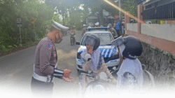 Satlantas Polres Tanah Datar Gelar Giat Edukatif Tertib Lalu Lintas di Simpang Ambancang