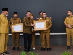 Rakor SPM Di Sumatera Barat, Bupati Eka Putra Terima Sertifikat WBTbI
