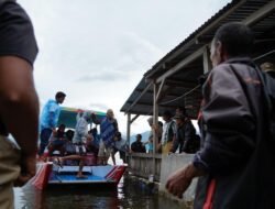 Bupati dan Wabup Tanah Datar Pantau Evakuasi Warga Padang Malalo Melalui Danau Singkarak