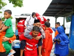 Banjir Bandang Tanah Datar: Dua Nagari Terisolir, Ratusan Warga Dievakuasi Lewat Danau Singkarak