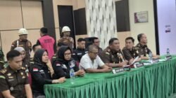 Kajari Tanah Datar Tahan Direktur Perumda Tuah Sepakat, Usai Ditetapkan Sebagai Tersangka.