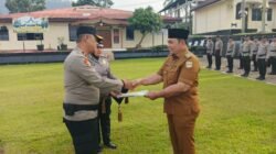 Dukung Program Pencegahan LGBT, Wali Nagari Padang Magek Di Ganjar Penghargaan Oleh Kapolres Tanah Datar