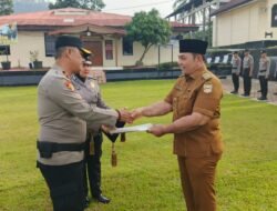 Dukung Program Pencegahan LGBT, Wali Nagari Padang Magek Di Ganjar Penghargaan Oleh Kapolres Tanah Datar