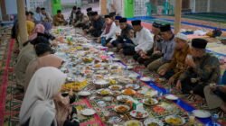 Bupati Eka Putra Buka Puasa Bersama Masyarakat dan Anak Yatim di Masjid Nurul Iman Batu Bulek