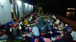 Pastikan Korban Bencana Nyaman, Bupati Tanah Datar Sahur Bersama Penghuni Huntara di Guguak Malalo