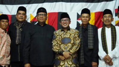 Doa Bersama Menaiki Rumah Gadang Wamenaker RI, Bupati Eka Putra: Adat Harus Tetap Dilestarikan
