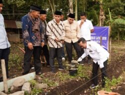 Letakan Batu Pertama Rumah Layak Huni, Bupati Eka Putra Apresiasi Perantau G3AD Nagari Padang Magek