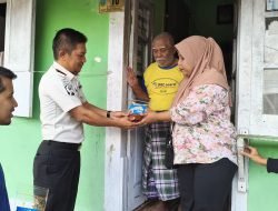 WBP Rutan Padang Panjang Bagikan Rendang Kurban kepada Warga Kurang Mampu