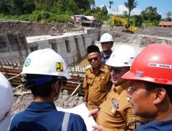 Pastikan Pengerjaan Lancar, Bupati Eka Putra Tinjau Progres Pembangunan Sabodam Sungai Jambu