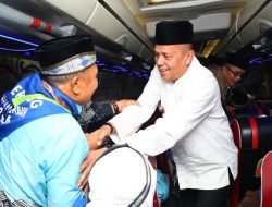 Tangis Haru dan Senyum Bahagia Iringi Keberangkatan 175 Jemaah Haji Payakumbuh