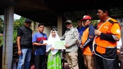 Bupati Eka Putra Serahkan Bantuan Baznas untuk Korban Kebakaran di Lubuk Jantan