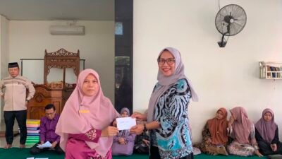 SMAN 3 Batusangkar Apresiasi Prestasi Siswa Saat Bagikan Rapor Semester Genap