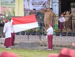 Wabup Ahmad Fadly Tekankan Pendidikan Karakter Saat Pimpin Upacara di SDN 09 Panyalaian