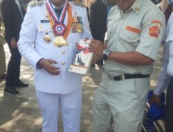 Anak Pengerek Bendera 1945 Serahkan Buku Sejarah kepada Bupati Eka Putra
