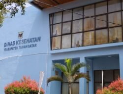 Pemkab Tanah Datar Salurkan Rp3,82 Miliar Bansos Merdeka Berobat untuk 549 Warga
