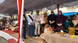 Kepala SMA 3 Batusangkar Dipanggil ke Panggung Kehormatan Saat Pawai Alegoris