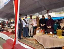 Kepala SMA 3 Batusangkar Dipanggil ke Panggung Kehormatan Saat Pawai Alegoris