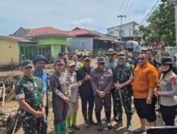 Kejati Sumbar Salurkan 1,5 Ton Beras, Dirikan Posko dan Dapur Umum untuk Korban Bencana Solok