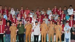 Kuliah Gratis Langsung Kerja di Lion Air Group, Maigus Nasir Lepas 41 Mahasiswa Padang Juara