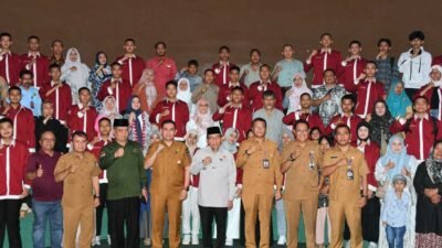 Kuliah Gratis Langsung Kerja di Lion Air Group, Maigus Nasir Lepas 41 Mahasiswa Padang Juara