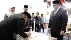 Wabup Lantik Tiga Pejabat Administrator, Empat Kepsek Terima SK Penugasan