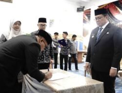 Wabup Lantik Tiga Pejabat Administrator, Empat Kepsek Terima SK Penugasan