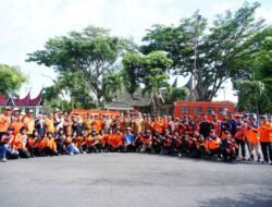 75 Relawan Tanah Datar Dilepas Bantu Penanganan Banjir Bandang di Solok