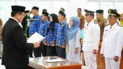 Wabup Ahmad Fadly Lantik 13 Pejabat, Serahkan SK kepada 11 Kepala Sekolah