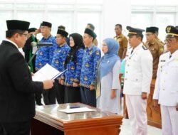 Wabup Ahmad Fadly Lantik 13 Pejabat, Serahkan SK kepada 11 Kepala Sekolah