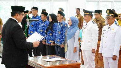 Wabup Ahmad Fadly Lantik 13 Pejabat, Serahkan SK kepada 11 Kepala Sekolah