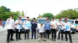 Bupati Eka Putra Serahkan 7 Ambulans untuk Nagari di Tanah Datar